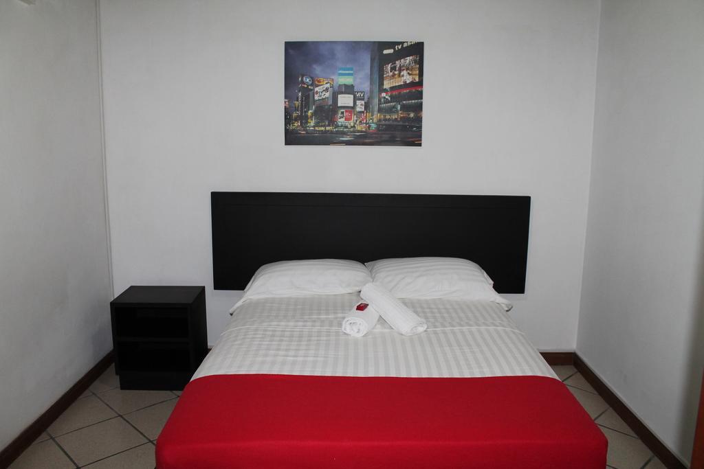 Pasadena Hostel Cali Esterno foto