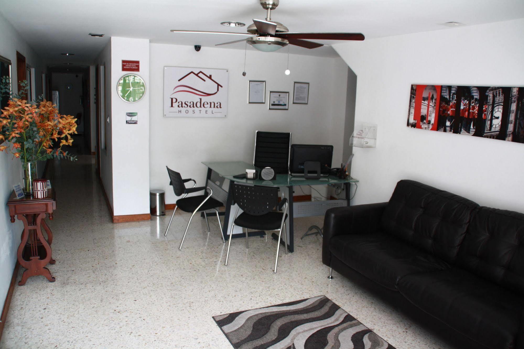 Pasadena Hostel Cali Esterno foto