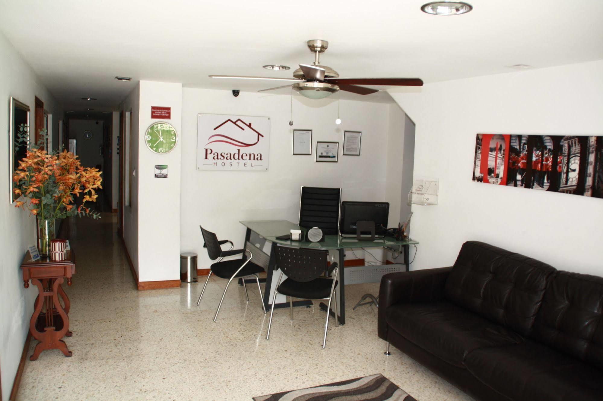 Pasadena Hostel Cali Esterno foto