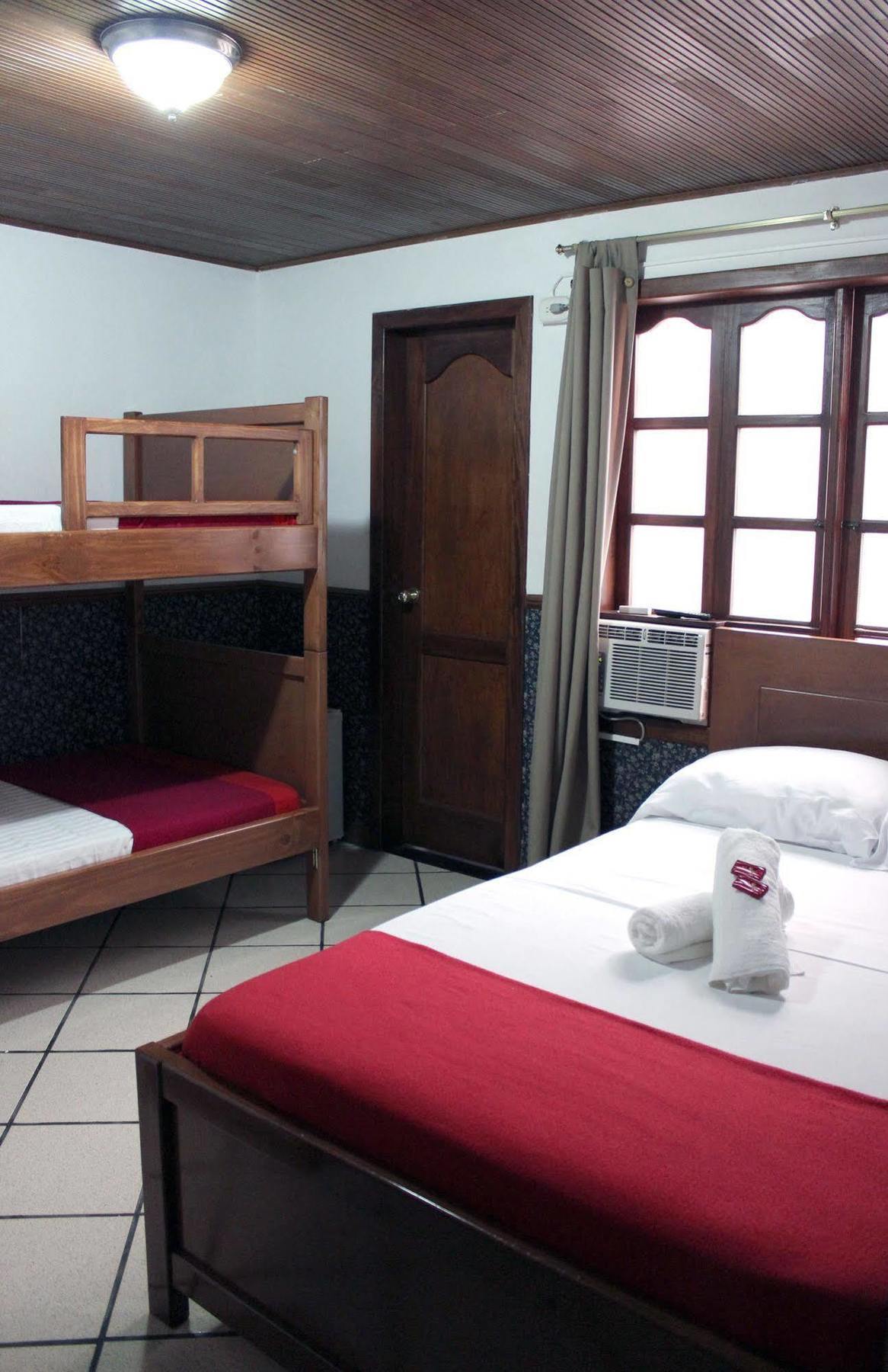 Pasadena Hostel Cali Esterno foto